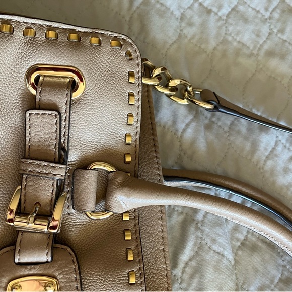 Michael Kors Rare Hamilton Handbag/Shoulder bag. Tan with gold. Snap and zipper - Picture 3 of 10